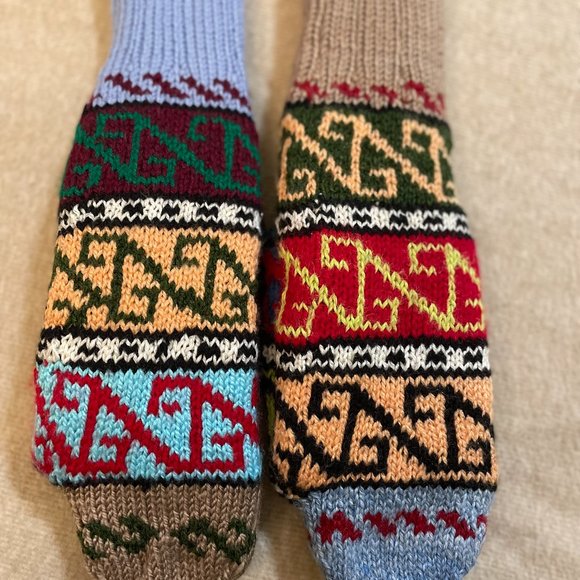 HAND KNITTED SOCKS Christmas Gift For Loved Ones Warm Soft Hand-Made Super Cool - Picture 1 of 8